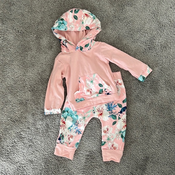 Baby Girl Long Sleeve Hoodie Outfit - Picture 4 of 4